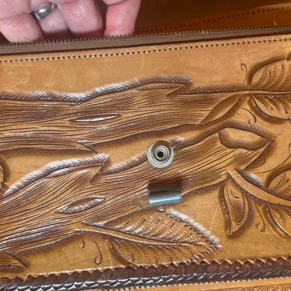 Hand tooled Leather Handbag with adjustable strap - Picture 8 of 14